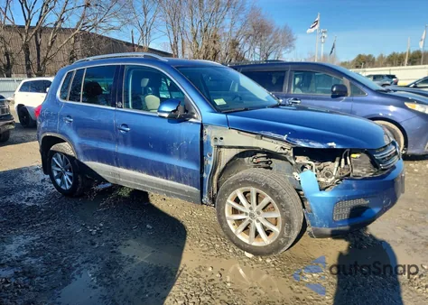 2017 Volkswagen Tiguan Wolfsburg из США, поврежденный, VIN WVGSV7AXXHW500847